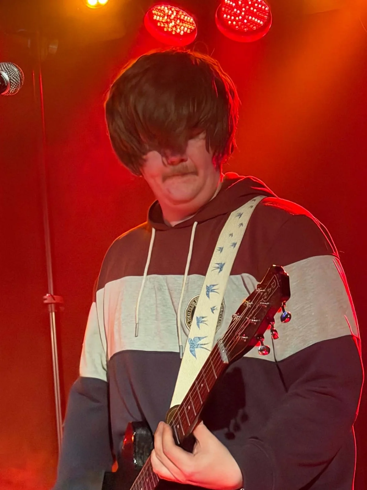 Joachim Askerstrand playing guitar with Fat Lars